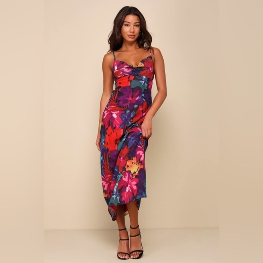 LULU’S MEANT TO AMAZE MULTI ABSTRACT FLORAL COWL SLIP
